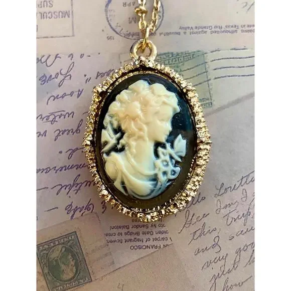 Victorian Black and Ivory Cameo Pendant Necklace | Textured Jewelry - Picture 5 of 5